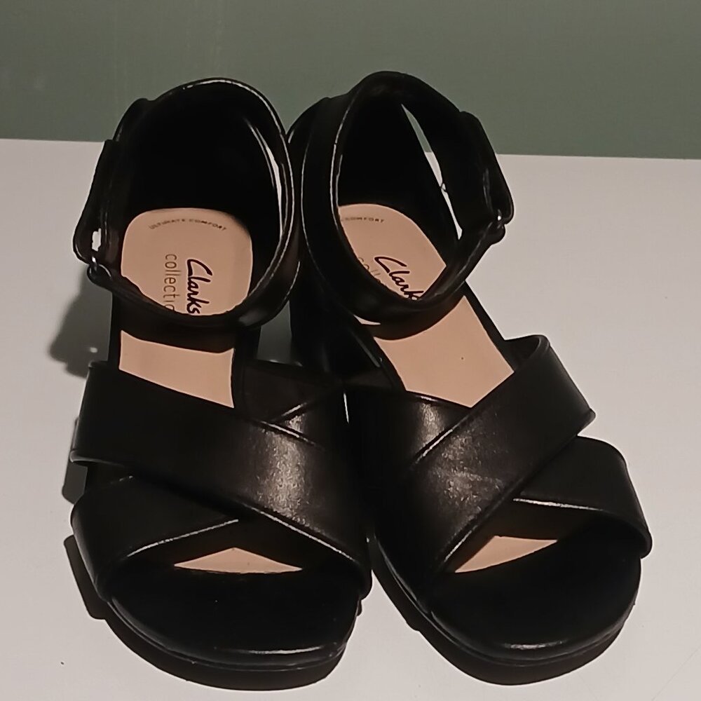 Black Clarks Caroleigh Anya Sandals Size 6.5M - PRICE FIRM! - Picture 2 of 10